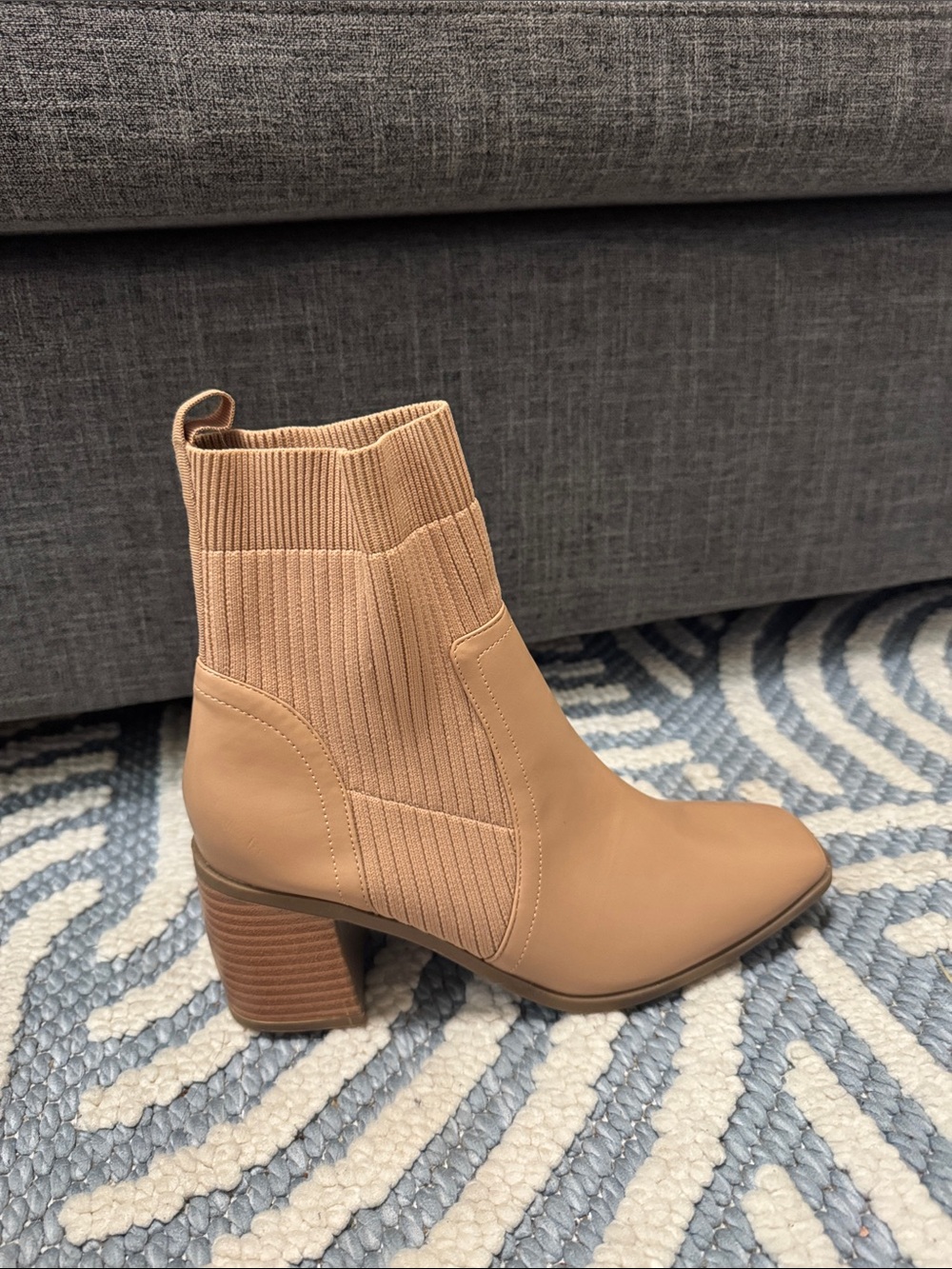 Journee Collection Tan Sweater Knit Block Heel Ankle Booties Women's Size 7.5 - Picture 2 of 8